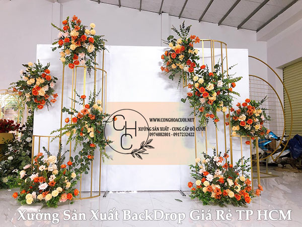Trang trí đám cưới nhà hàng bằng hoa lụa giá rẻ tại TPHCM 