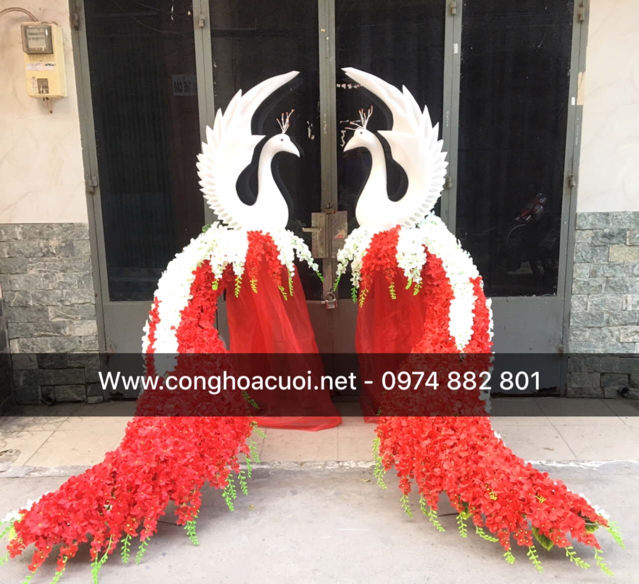 xưởng bán cổng hoa chim công màu đỏ
