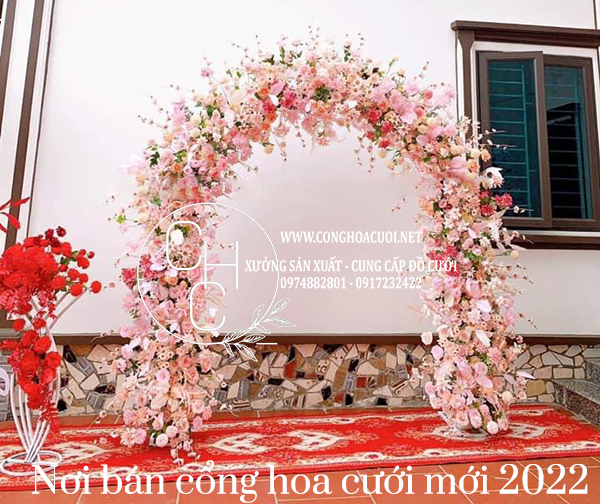 Cổng hoa cưới tone hồng nhẹ nhàng