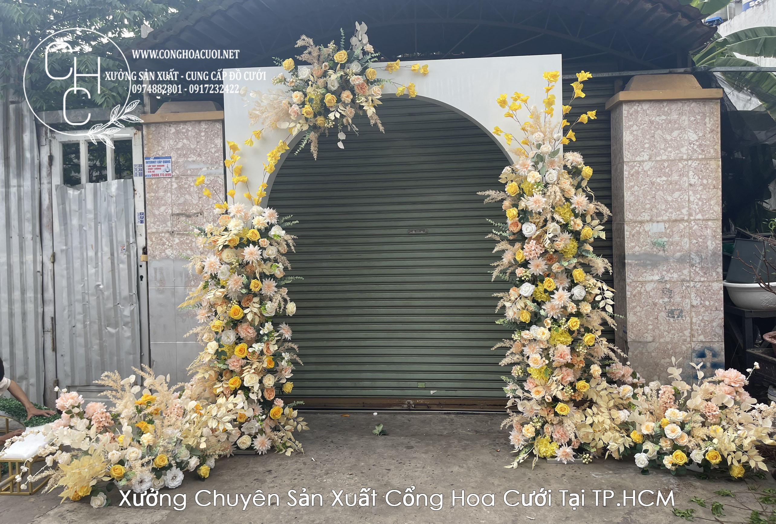 cổng hoa cưới màu vàng đẹp